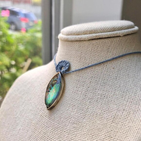 Rainbow Abalone Shell Spiral Flower Macrame (Dusty Blue) Necklace/Choker - Picture 3 of 4